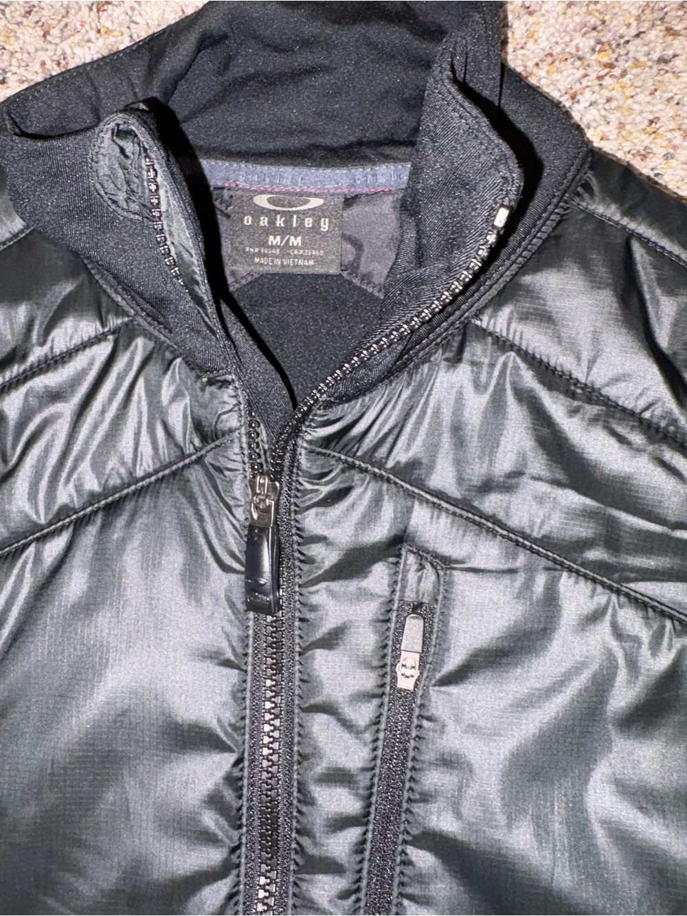 Oakley Black Quilted Hybrid Women's Vest with Zip Pockets - Picture 2 of 2